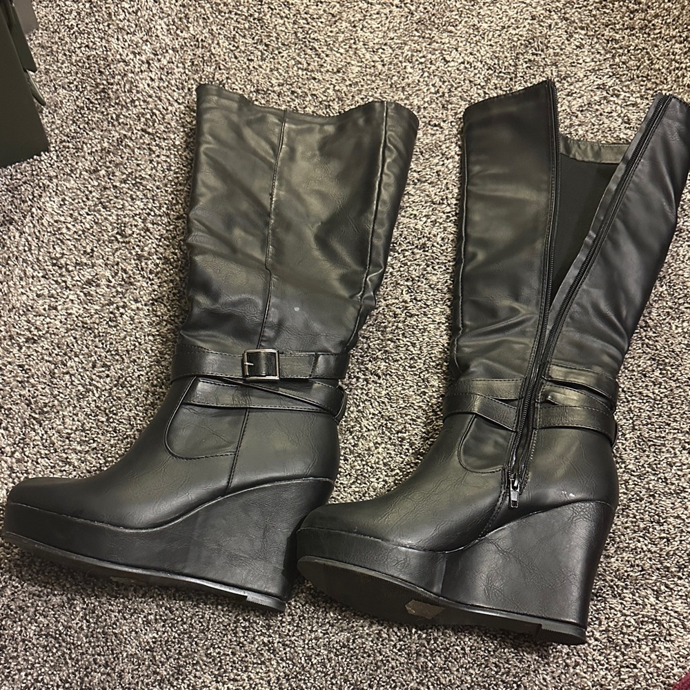 Elegant Black Wedge Heeled Boots